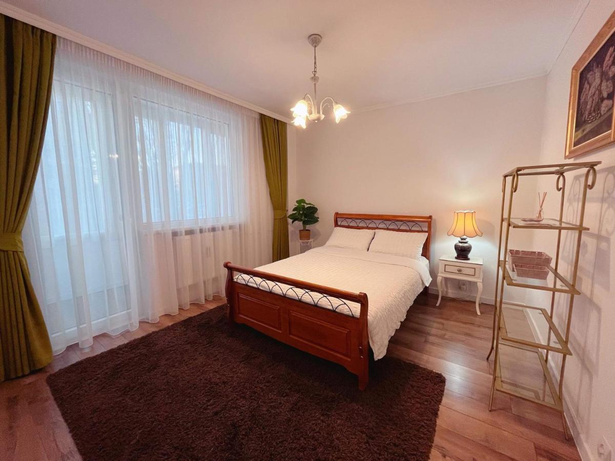 Niran Apartament Oradea Exteriör bild
